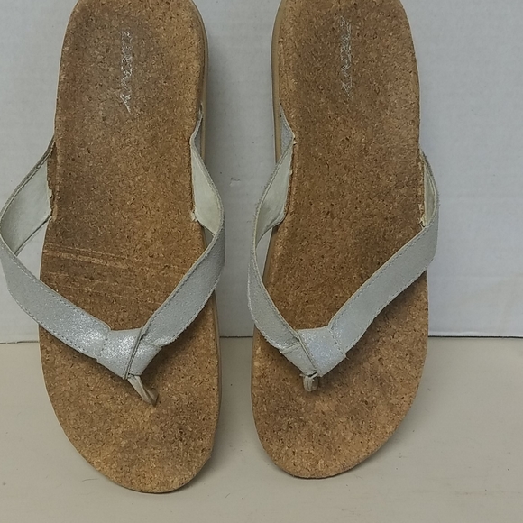 dkny cork flip flops